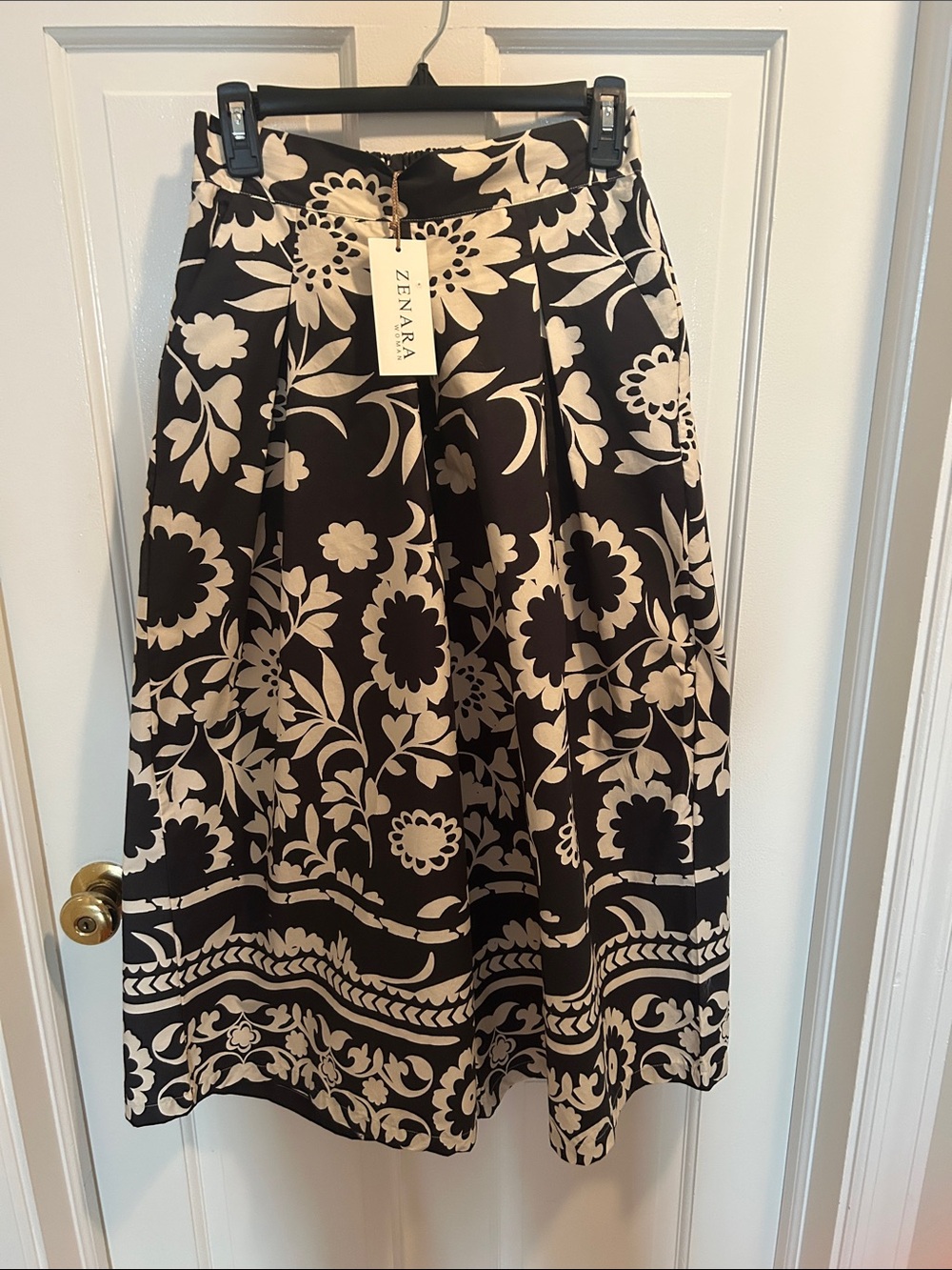 Zenara Black and Cream Wide-Leg Floral Palazzo Pants-NWT